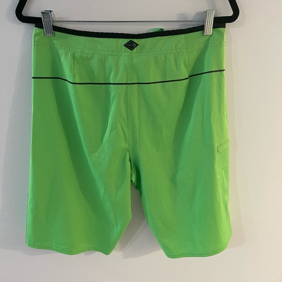 Men’s size 32 waist O’NEILL board shorts (swim shorts) - Picture 4 of 4